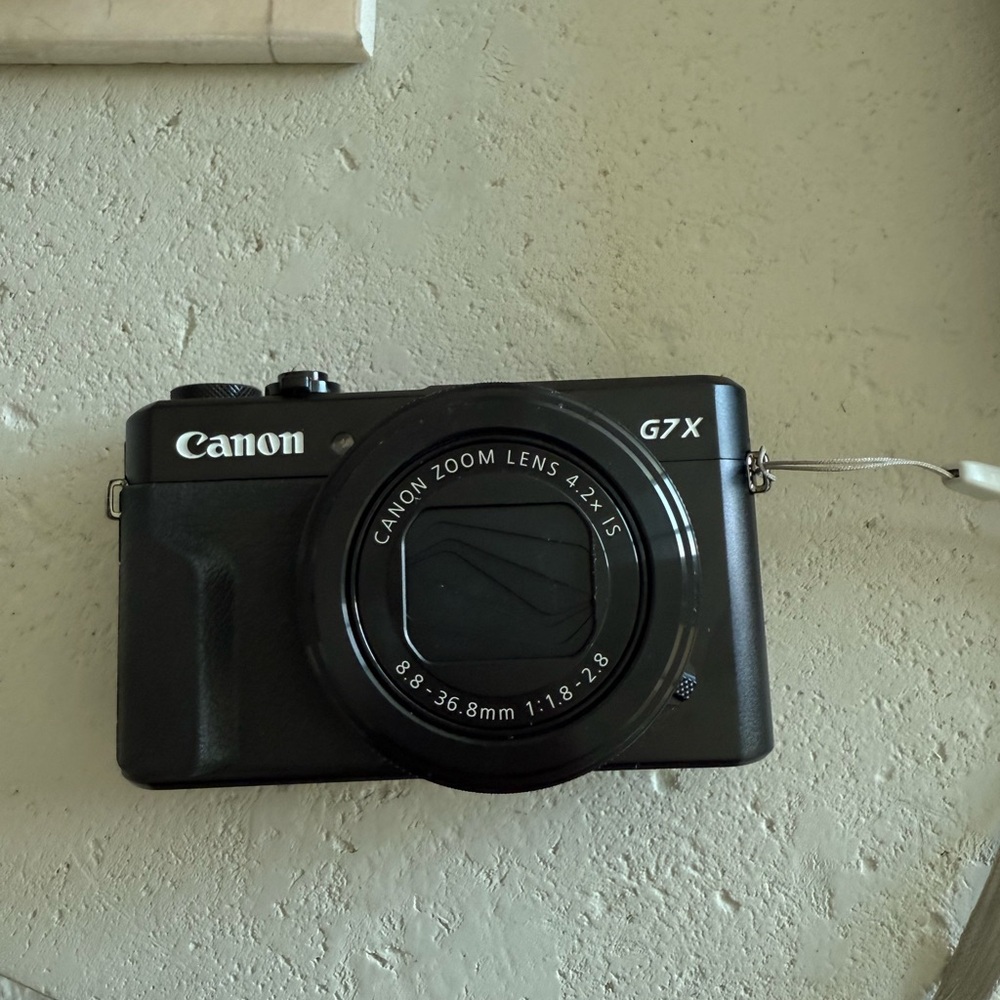 Canon G7x II and Battery Pack Set